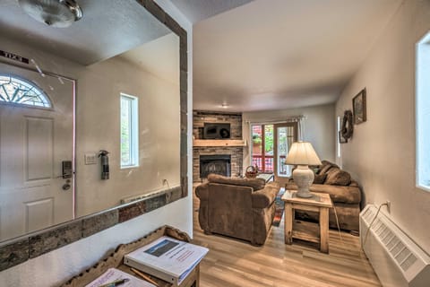 Mountain Lodge w/ Hot Tub, Walk to Grindstone Lake Apartment in Ruidoso