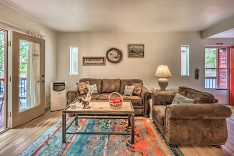 Mountain Lodge w/ Hot Tub, Walk to Grindstone Lake Apartment in Ruidoso