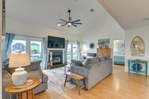 Pet-Friendly Condo w/ Seasonal Pool in Galveston! House in Galveston Island