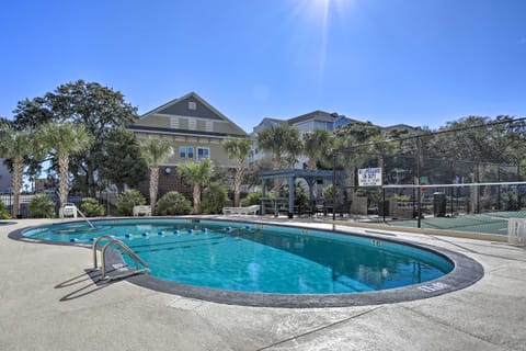 Walk to Family Kingdom, Ocean: Myrtle Beach Condo! Apartment in Myrtle Beach