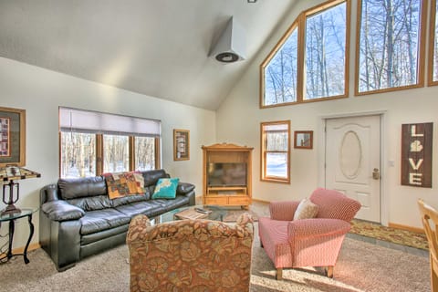 Lakes of the North Home on Snowmobile & ATV Trail! Cottage in Michigan