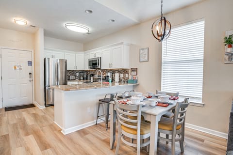 4 Mi to Ocean: Breezy Golf Condo in Myrtle Beach! Apartment in Carolina Forest