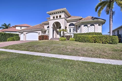 Luxury Island Oasis w/ Pool & Dock, 1 Mi to Beach! House in Marco Island