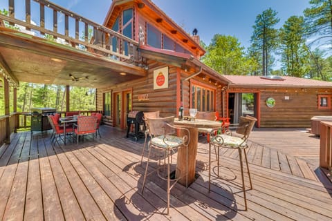 Deck & Hot Tub: 'Bear Country Cabin' in Ruidoso House in Ruidoso