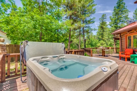 Deck & Hot Tub: 'Bear Country Cabin' in Ruidoso House in Ruidoso