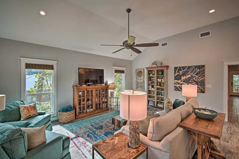 Quiet Fisherman's House w/ Hot Tub + Tropical Bar! House in Dauphin Island