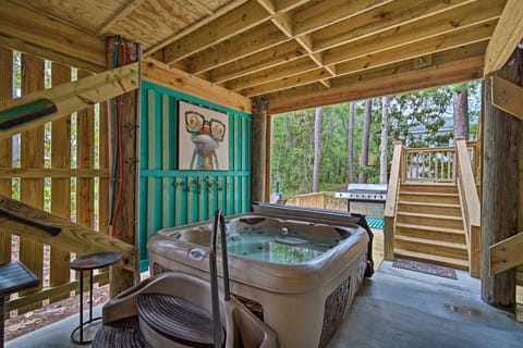 Quiet Fisherman's House w/ Hot Tub + Tropical Bar! House in Dauphin Island