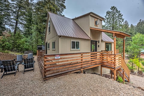On the Rocks - A Modern Home w/ Decks & Views House in Cloudcroft