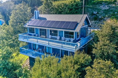 ‘The Atomic Squirrel Lodge’ Lake Gregory Getaway! House in Crestline