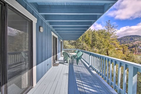 ‘The Atomic Squirrel Lodge’ Lake Gregory Getaway! House in Crestline