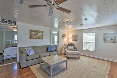 Walk to Beach & State Park! Bungalow in Galveston House in Hitchcock