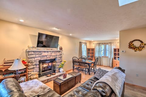 Walk to Pool & Lake: Albrightsville Vacation Home! House in Tunkhannock Township