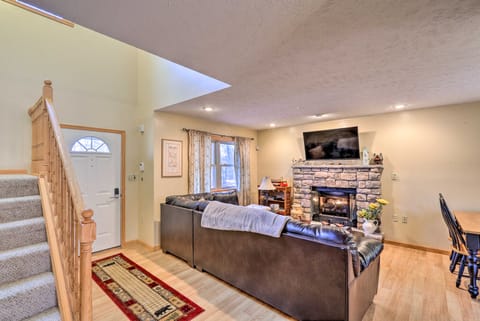 Walk to Pool & Lake: Albrightsville Vacation Home! House in Tunkhannock Township