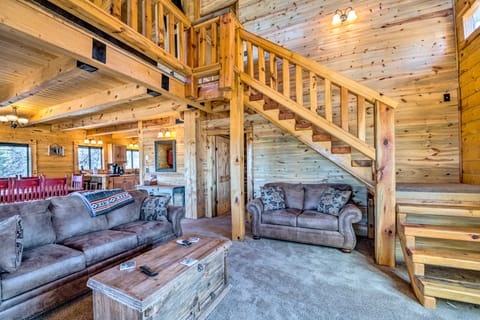 Pet-Friendly Cloudcroft Cabin: Walk to Shop, Food Cottage in Cloudcroft