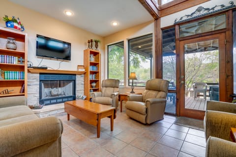 Deck & Gas Grill: Riverfront McQueeney Duplex House in McQueeney