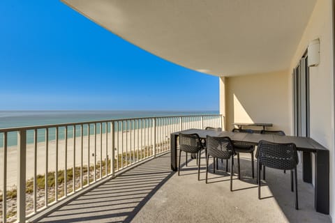High-Rise PCB Condo w/ Oceanfront Views & Pool! Apartment in Long Beach