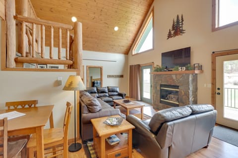 Cabin w/ On-Site Trails - 15 Miles to Mt Rushmore! House in West Pennington