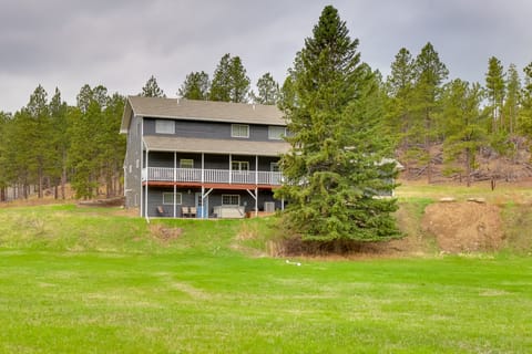 Black Hills Home w/ Mickelson Trail Access! House in West Pennington
