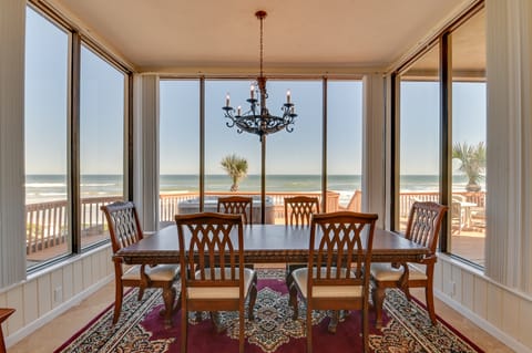 Oceanfront Escape on Wilbur Beach! House in Wilbur-By-The-Sea