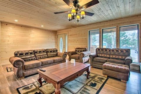 Gatlinburg Cabin: Hot Tub, Deck, Games House in Sevier County