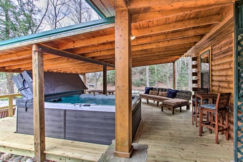 Gatlinburg Cabin: Hot Tub, Deck, Games House in Sevier County