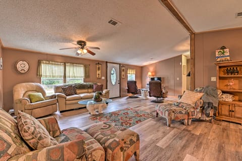 13 Mi to Silver Springs: Pet Friendly Getaway! House in Florida