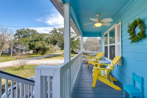 ‘Galloping Seahorse’ Seabrook Home ~ 4 Mi to NASA! House in Seabrook