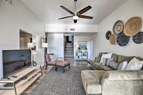 4 Mi to ASU: Lake-View Condo w/ Patio, Pool Access Apartment in Tempe