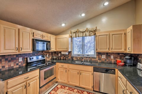 Hayesville Bungalow w/ Porch & Forest Views! House in Tennessee