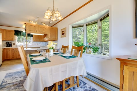 15 Mi to Duluth: Lake Superior Beachfront Home! Apartment in Wisconsin