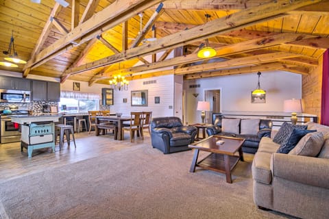 McCall Retreat w/ Hot Tub - 1/2 Mi to Downtown! House in McCall