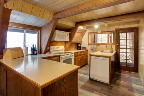 Quaint + Rustic A-Frame < 5 Mi to Plumas-Eureka! House in Plumas Eureka