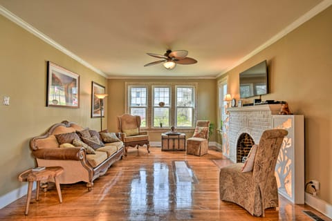 2 Mi to Oaklawn Casino: Home w/ Peaceful Yard! House in Hot Springs