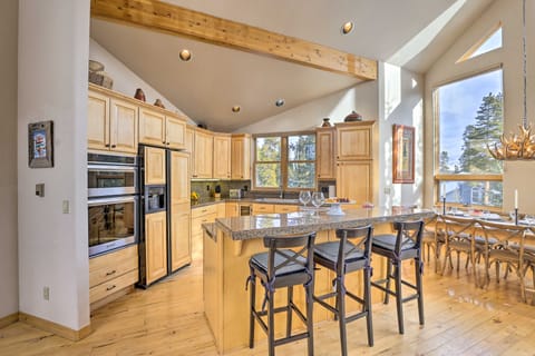 Ski-In/Out Breckenridge Gem w/ Hot Tub! House in Breckenridge