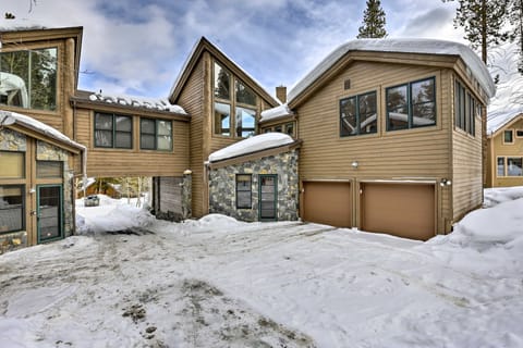 Ski-In/Out Breckenridge Gem w/ Hot Tub! House in Breckenridge