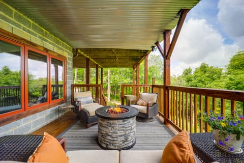 1 Mi to Beech Mtn: Cabin w/ Fire Pit & BBQ! Apartment in Beech Mountain