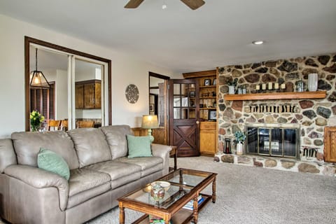 Wisconsin River Valley Farmhouse: Fire Pit & View House in Lake Wisconsin