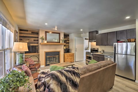 Walk to Marina: Rustic Grand Lake Retreat! Apartment in Grand Lake