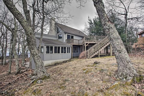 Mountaintop Wintergreen Resort Home w/ Deck, Views House in Massies Mill