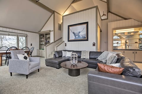 Mountaintop Wintergreen Resort Home w/ Deck, Views House in Massies Mill