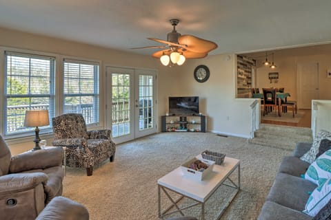 Fisherman-Friendly Bull Shoals Escape on Lakefront House in Bull Shoals