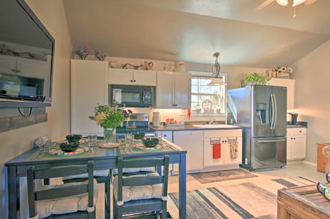 Updated Cabin w/ Fire Pit - 1 Mile From Downtown! House in Fredericksburg