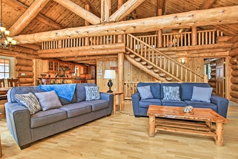 Lakefront Log Cabin w/ Dock ~ 9 Mi to Lutsen Mtn House in Lutsen