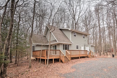 6 Mi to Skiing: Family Poconos Home w Decks! House in Kidder Township