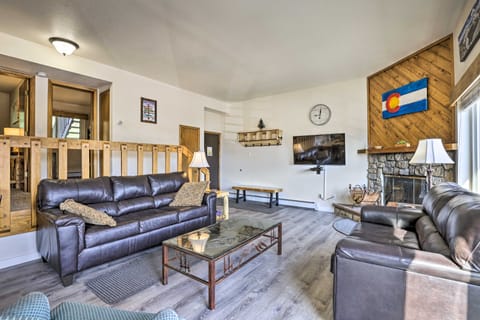 Silverthorne Condo w/ Views ~ 11 Mi to Ski Slopes Apartment in Wildernest