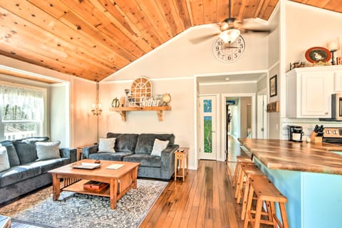 Hot Tub, Fire Pit: Family-Friendly Murphy Home House in Tennessee