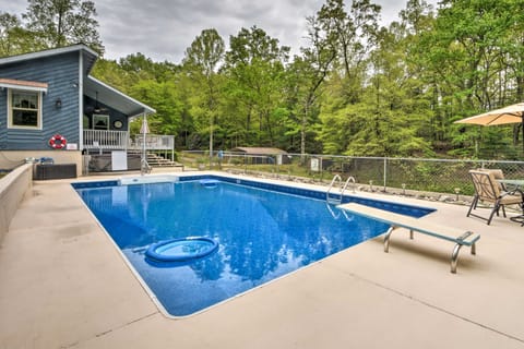 Hot Tub, Fire Pit: Family-Friendly Murphy Home House in Tennessee