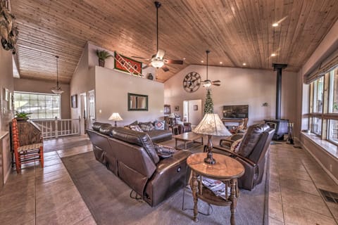 Cozy Ruidoso Digs by Downtown, 19 Mi to Ski Apache House in Ruidoso