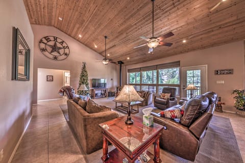 Cozy Ruidoso Digs by Downtown, 19 Mi to Ski Apache House in Ruidoso