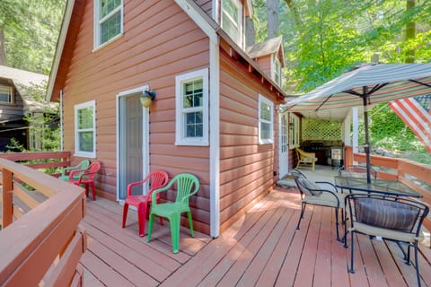 Vintage 'Snow White' Cottage ~ 2 Miles to Village! House in Lake Arrowhead